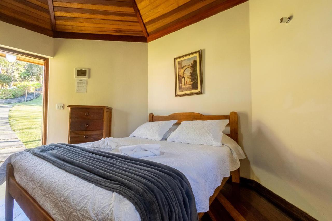 Quarto Duplo com Vista do Jardim
