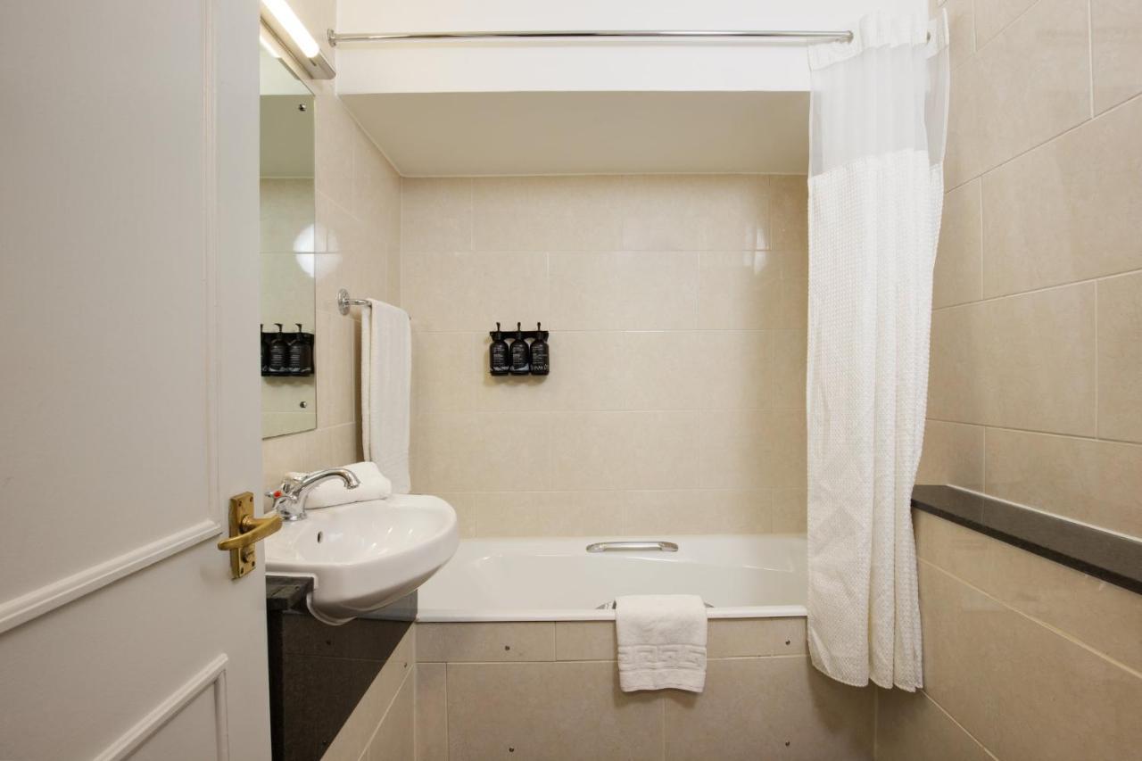 Twin Room,1772558638:JPEG