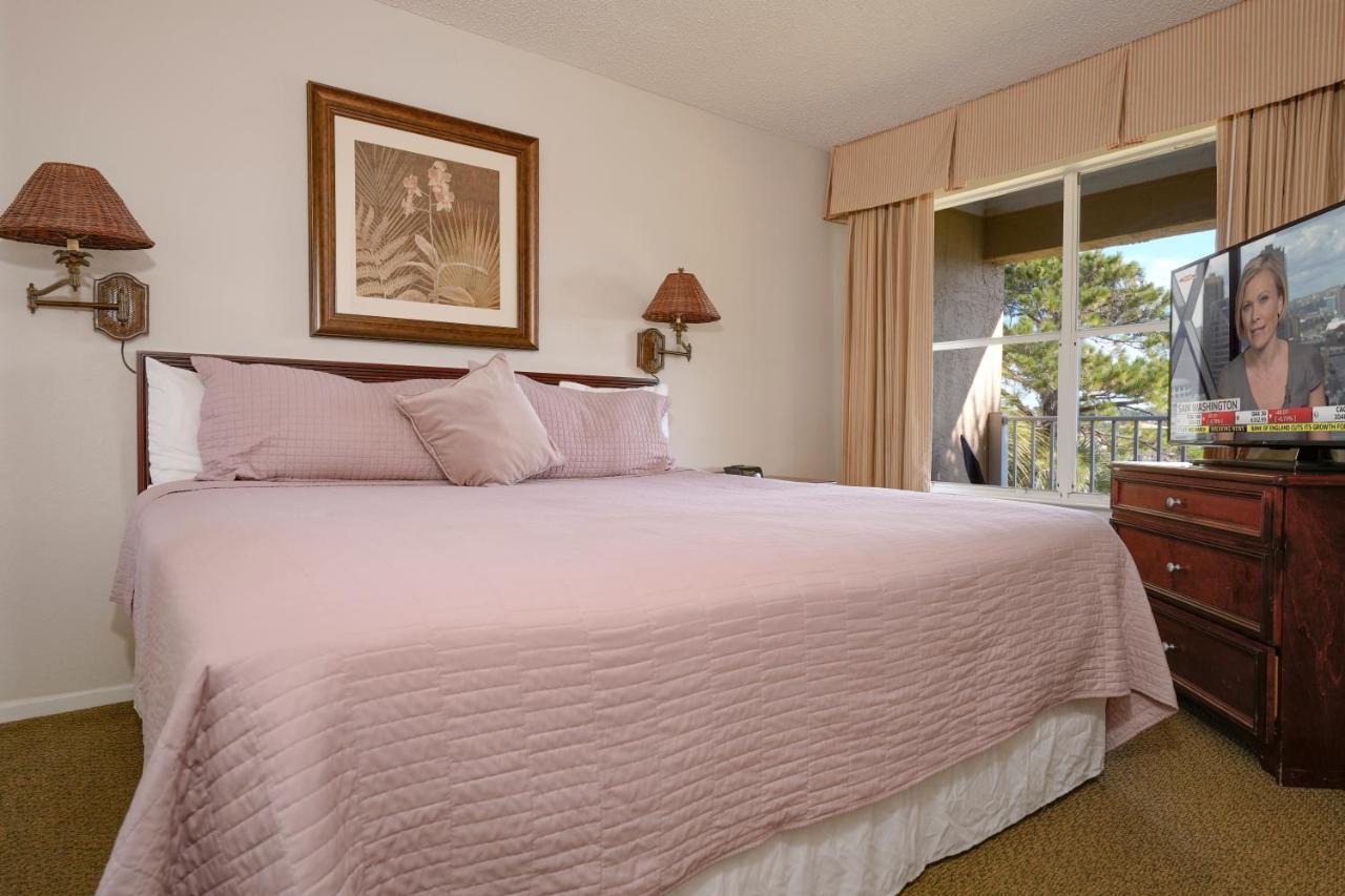 Deluxe One-Bedroom Suite with Balcony