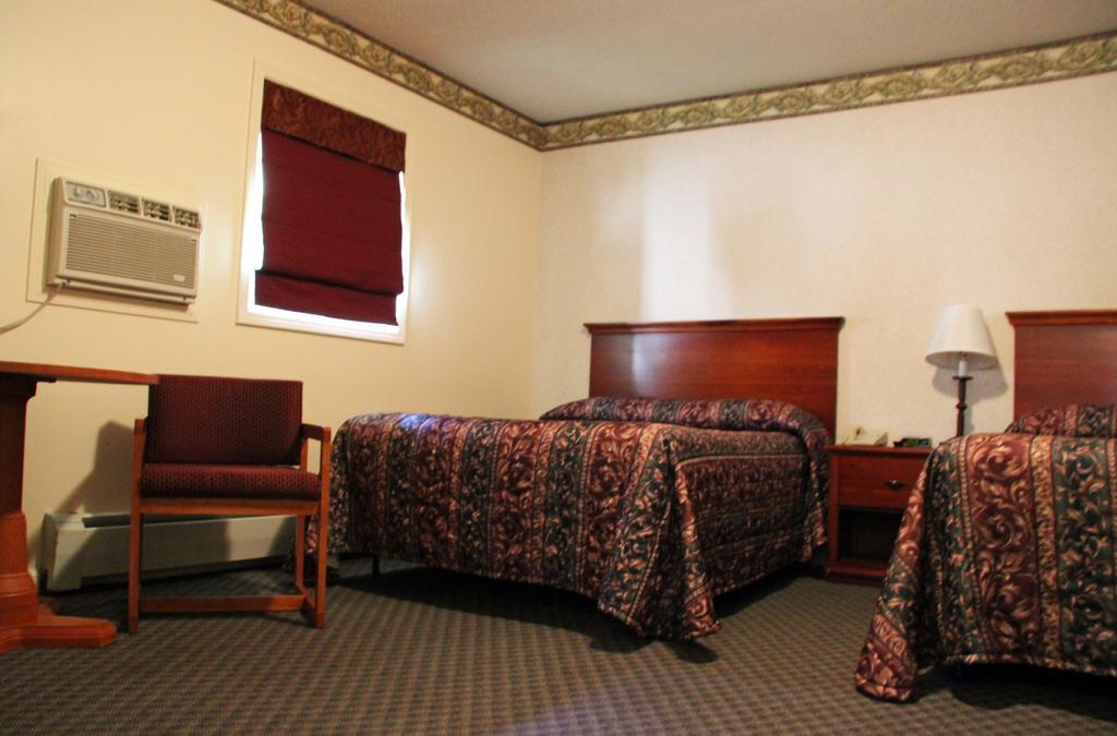 Standard Queen Room