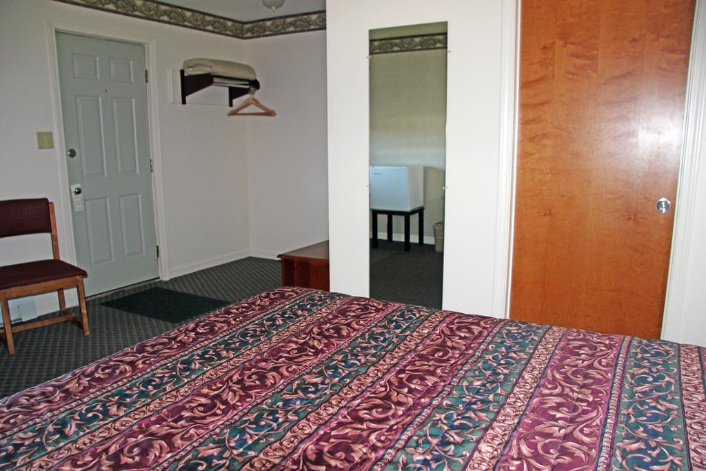 Standard Queen Room