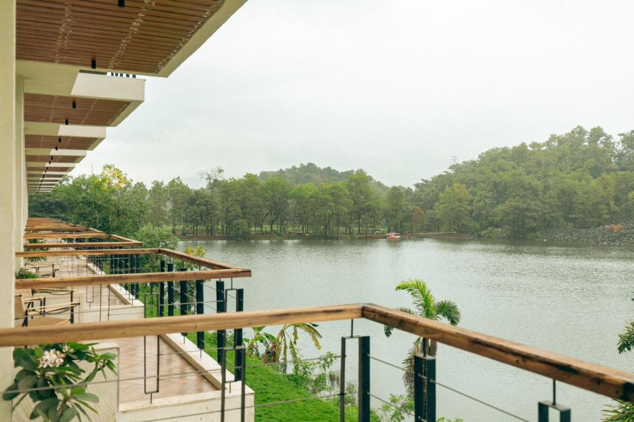 Family Room Lake View