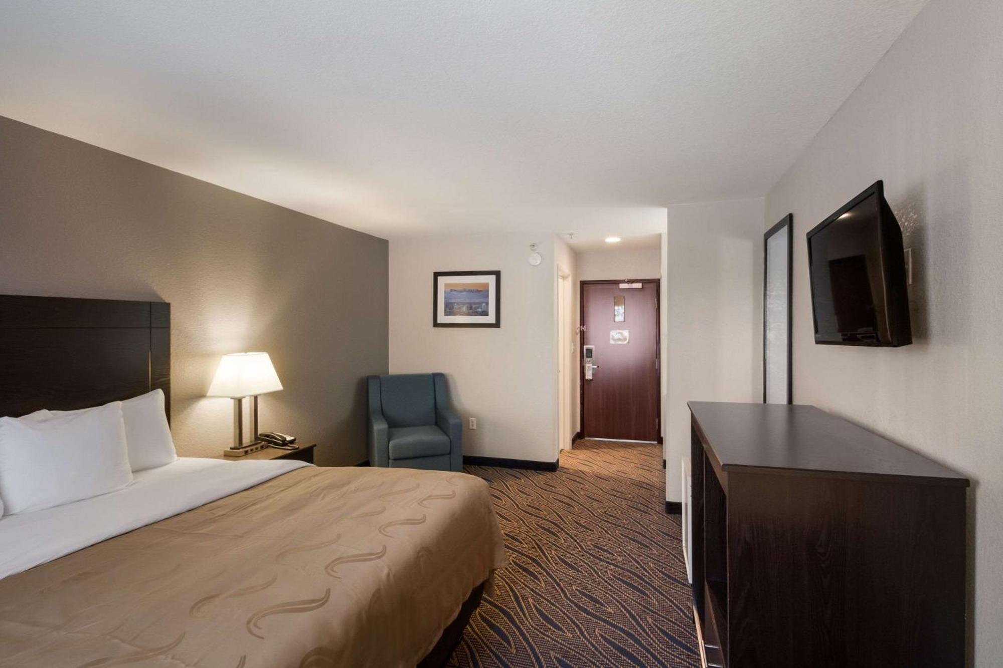 Standard King Room - Non-Smoking