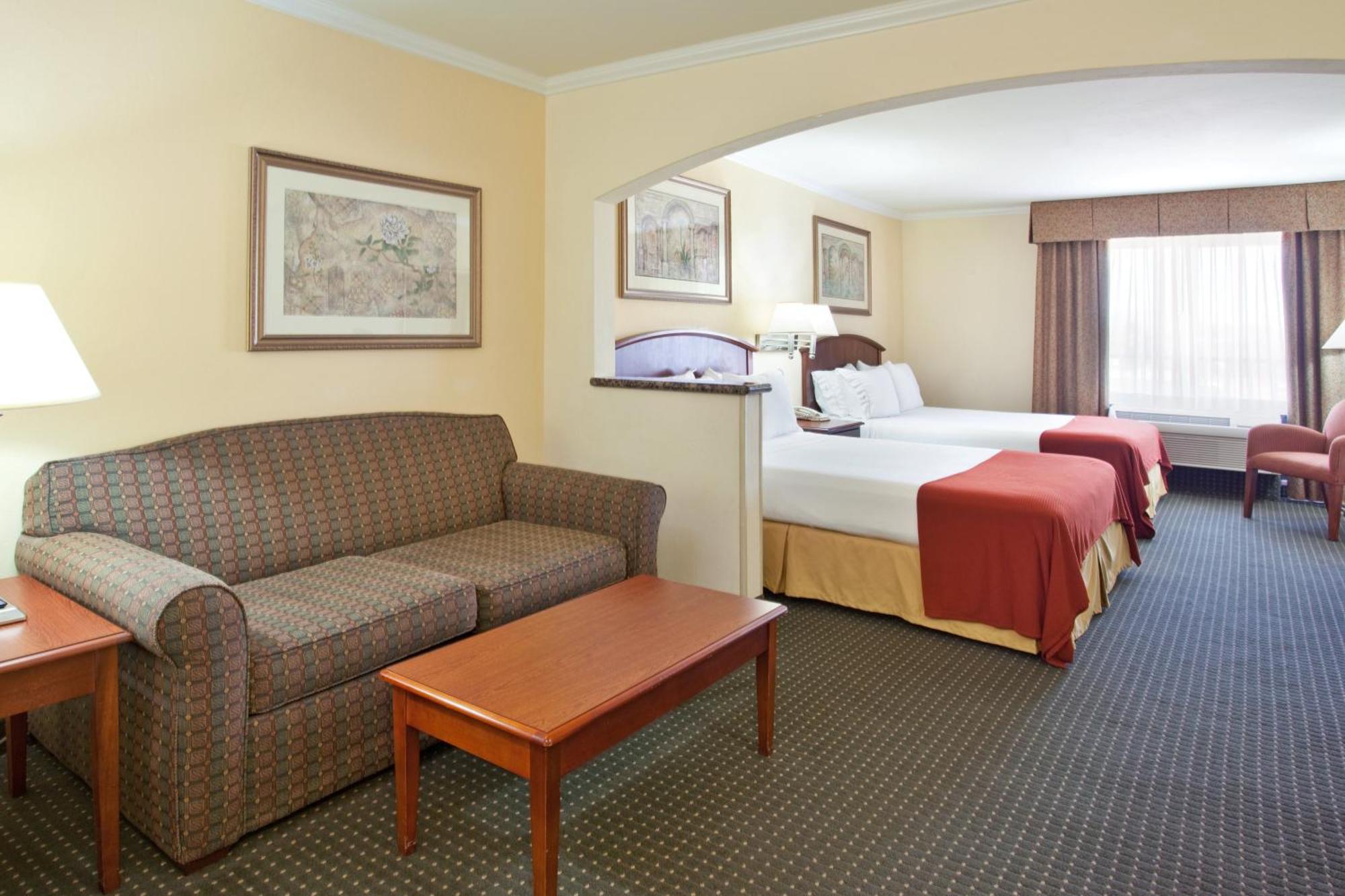 One-Bedroom Queen Suite Hearing Accessible Non-Smoking