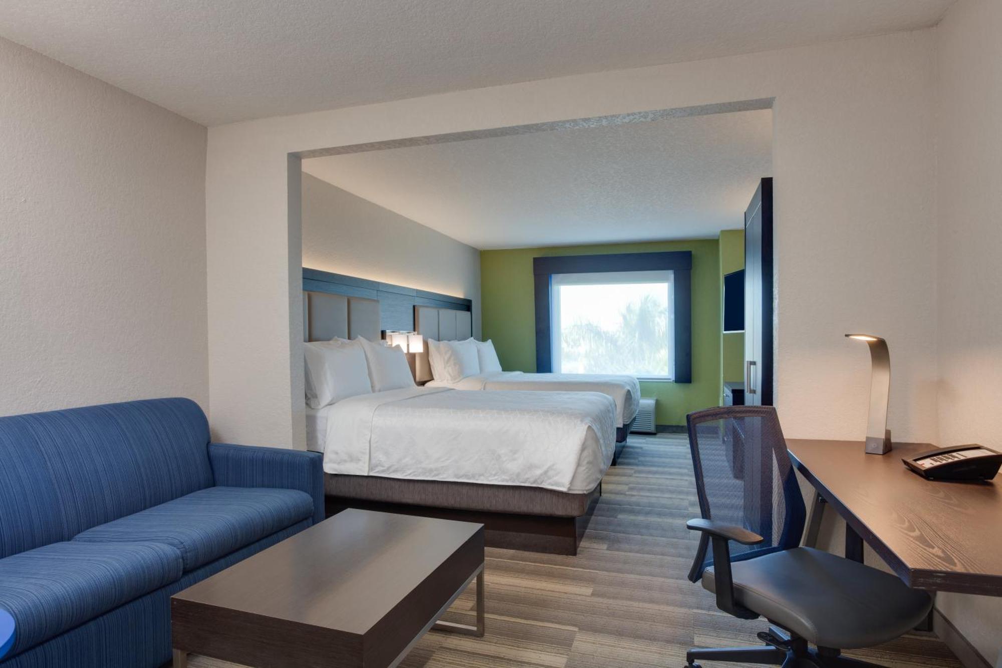 Queen Suite Two Queen Beds Additional Living Area