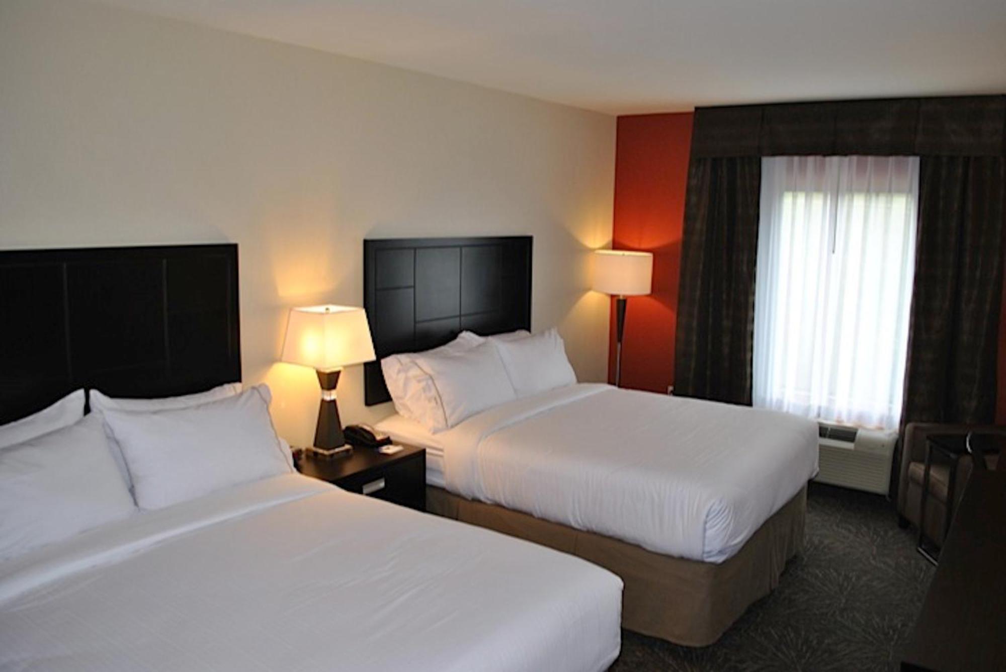 Standard Room with Two Queen Beds