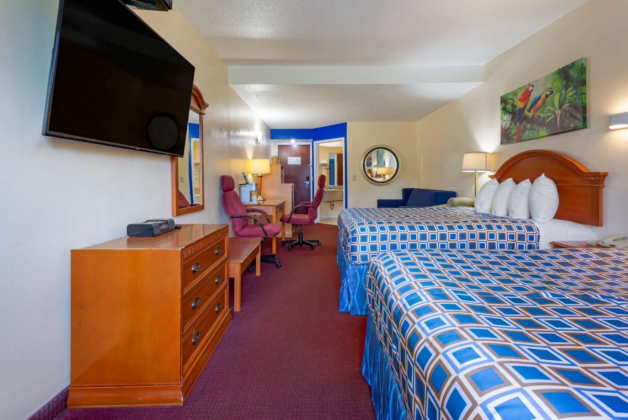 Queen Suite with Two Queen Beds - Non-Smoking