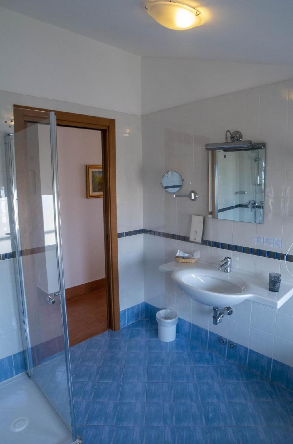 Deluxe Double or Twin Room Lake View