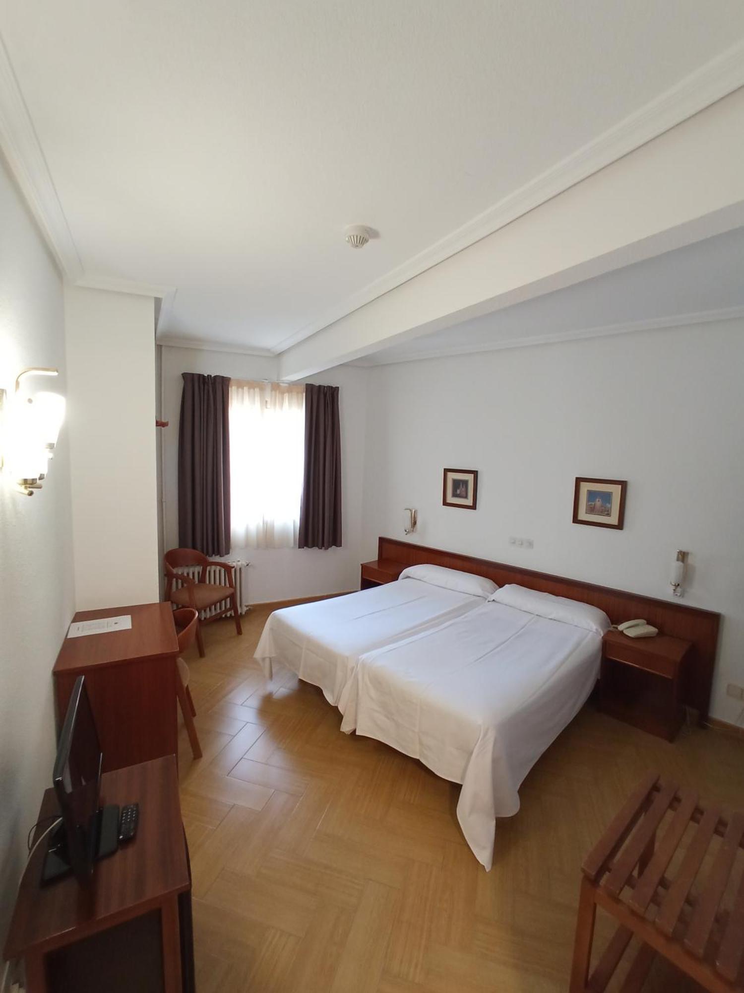 Twin Room,1443958030:JPEG
