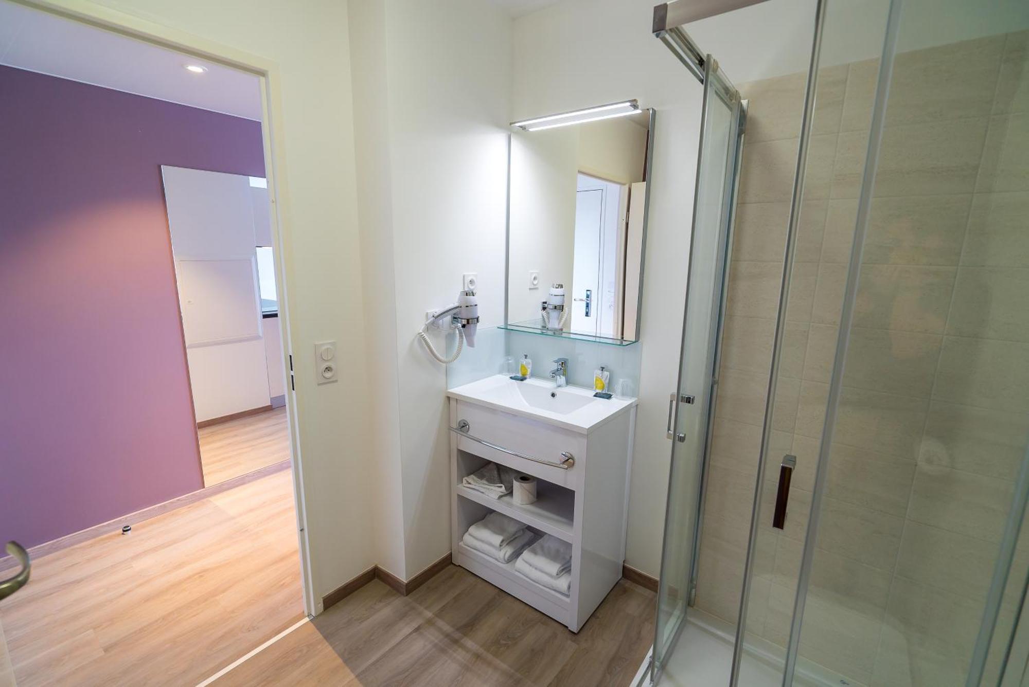 Comfort Studio 2 Single Beds 1
