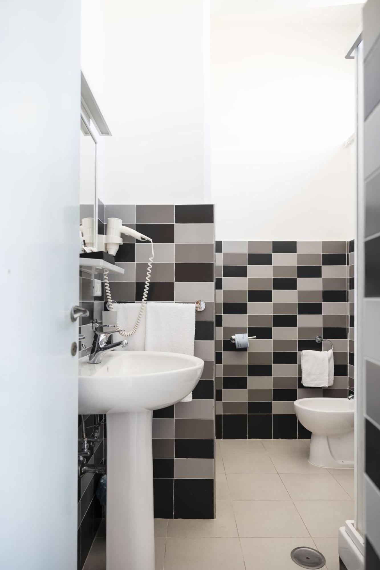 Basic Double or Twin Room,1447248247:JPEG