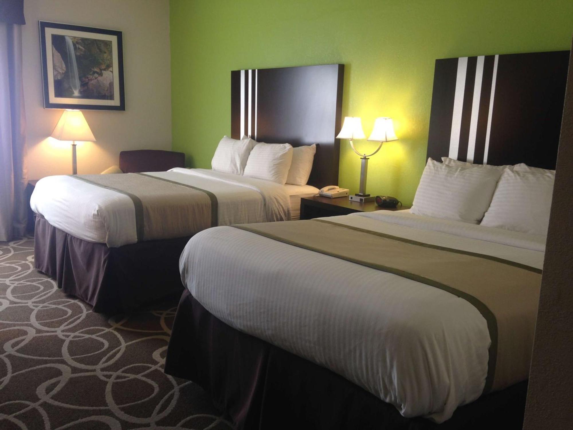 Queen Room with Two Queen Beds - Smoking