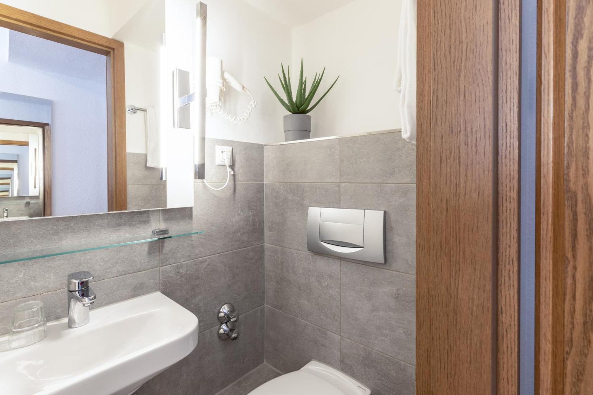 Economy Single Room