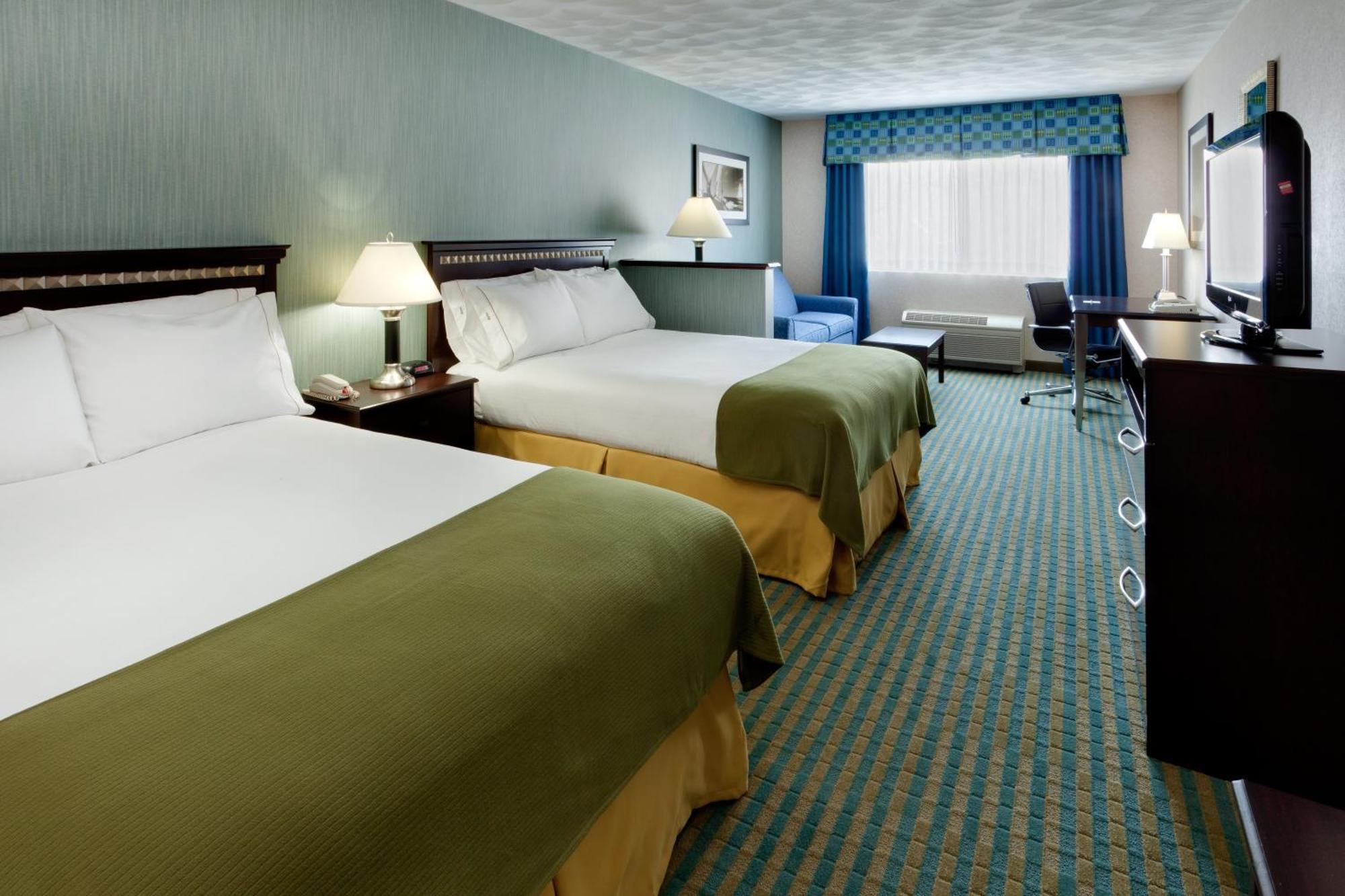 Standard Double Room with Two Double Beds