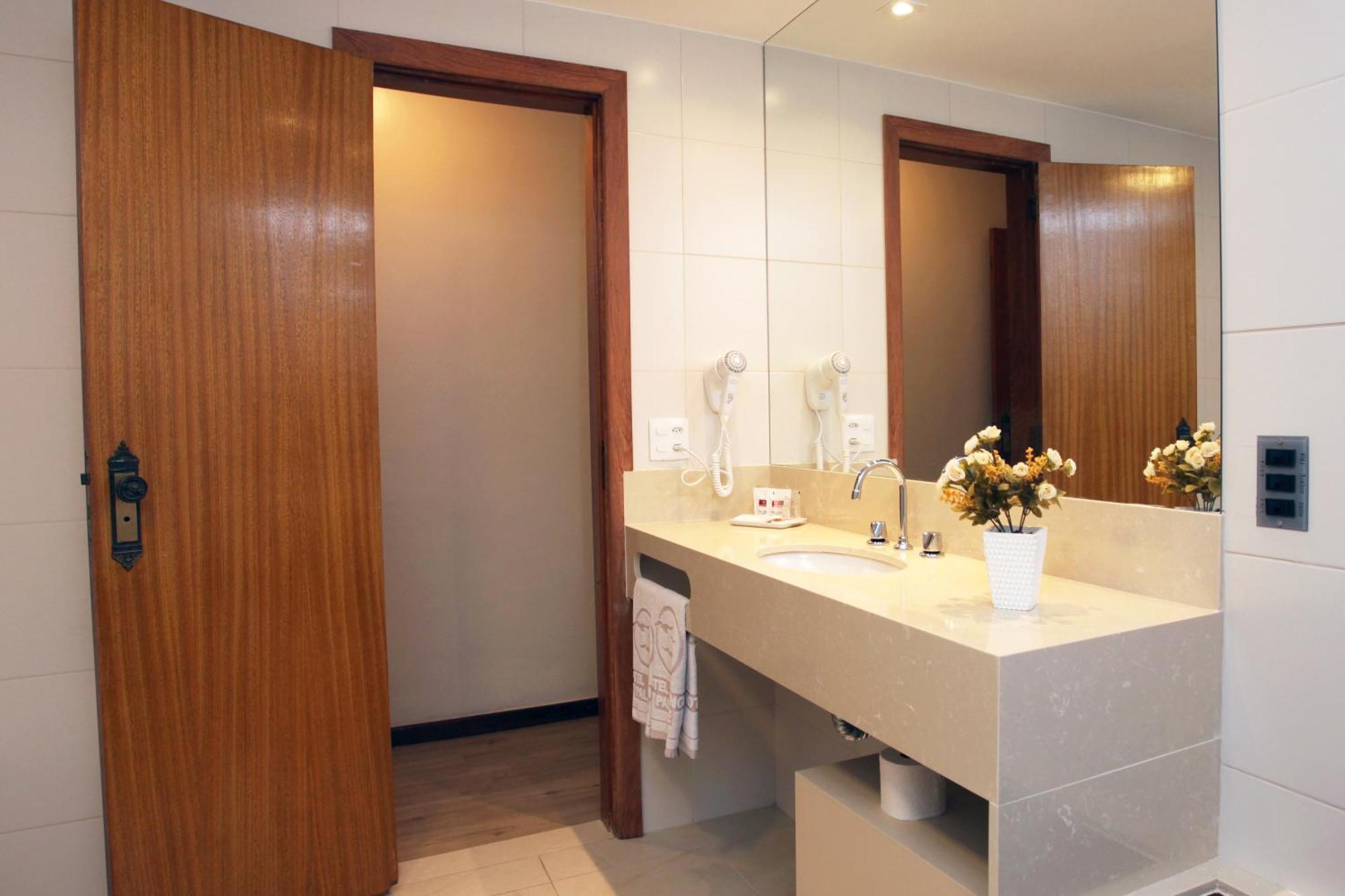 Double Suite Bathtub