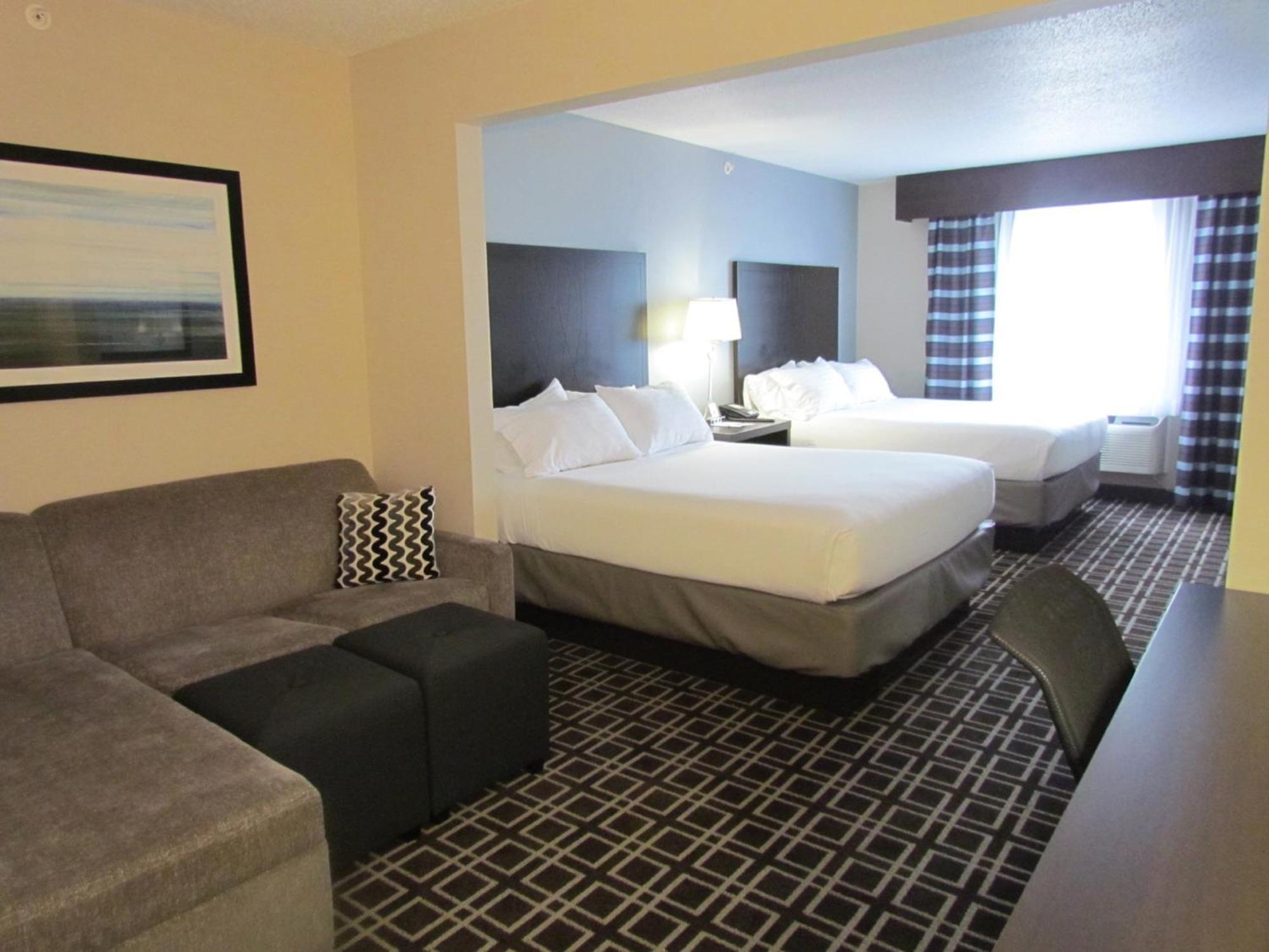 Standard Queen Room with River View