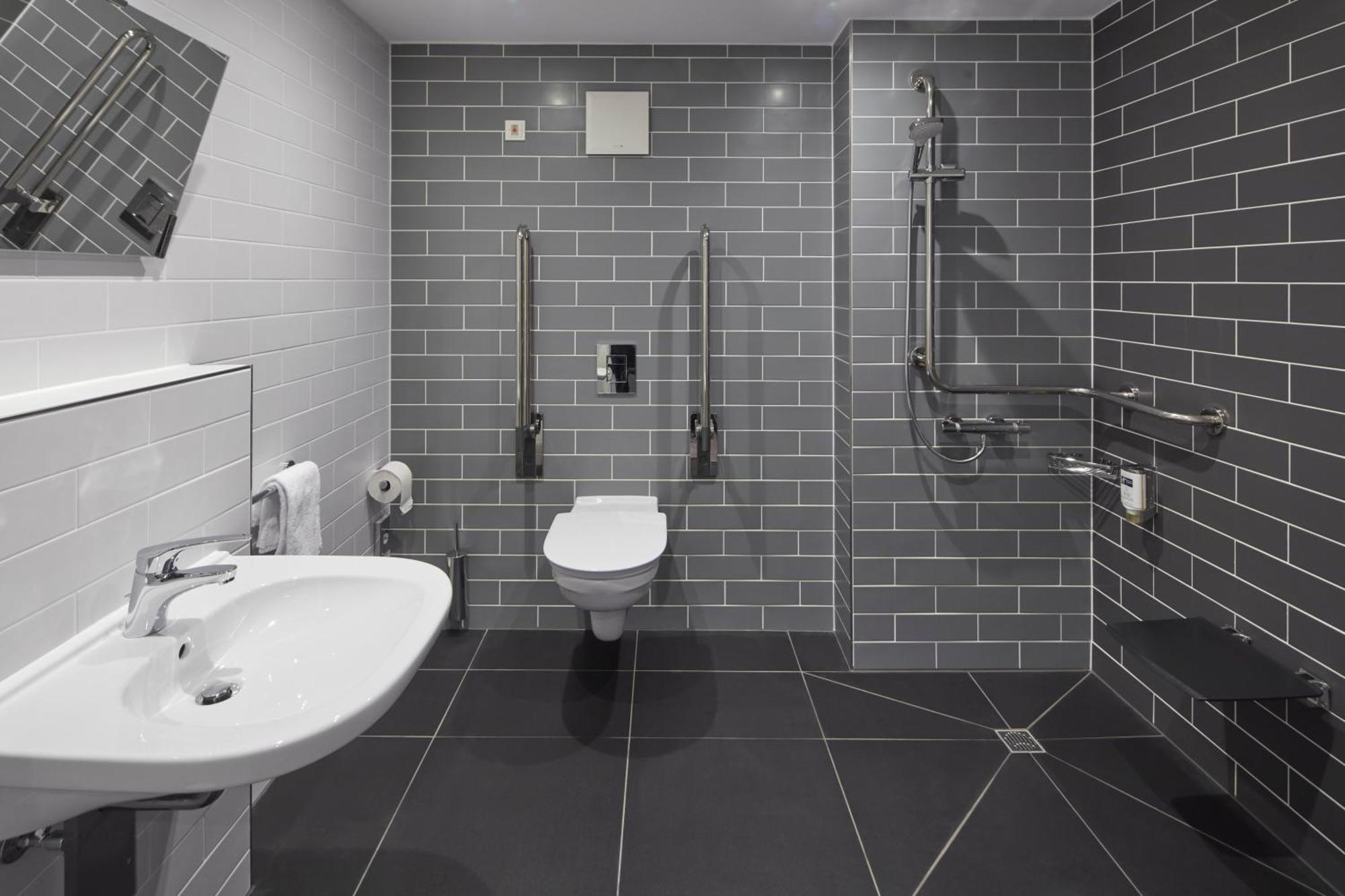 Standard Queen Room Accessible