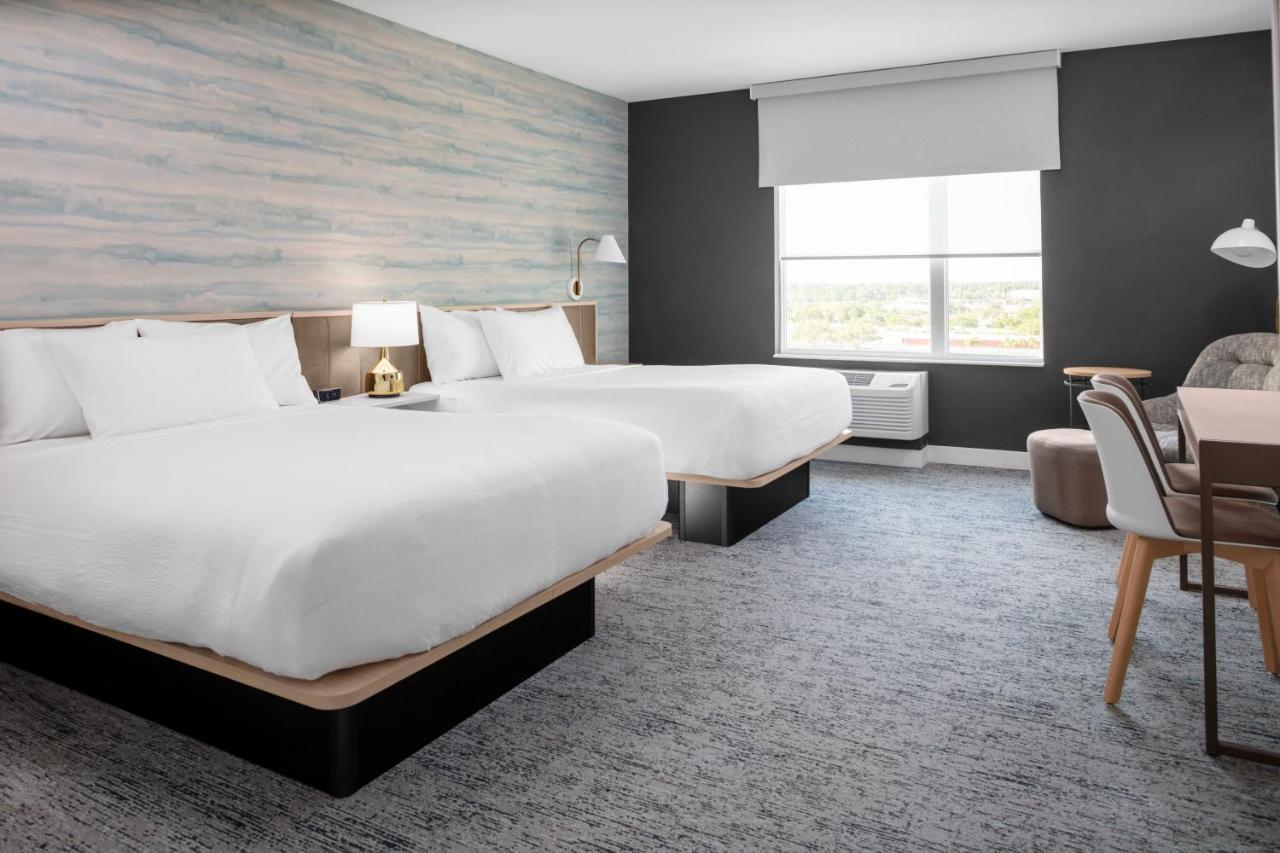Studio with Two Queen Beds and City View - Hearing Accessible