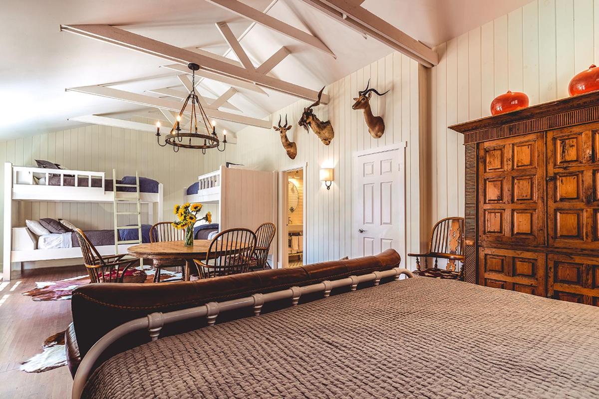 Deluxe Family Suite
