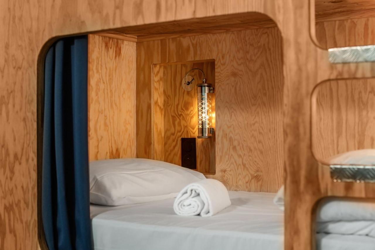 Cama en habitación compartida Eklo solo para mujeres