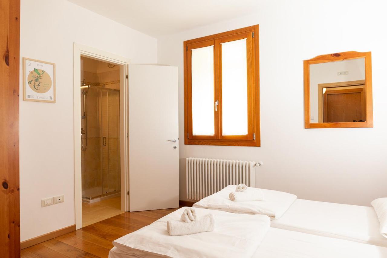 Camera Matrimoniale/Doppia con Letti Singoli con Bagno Privato