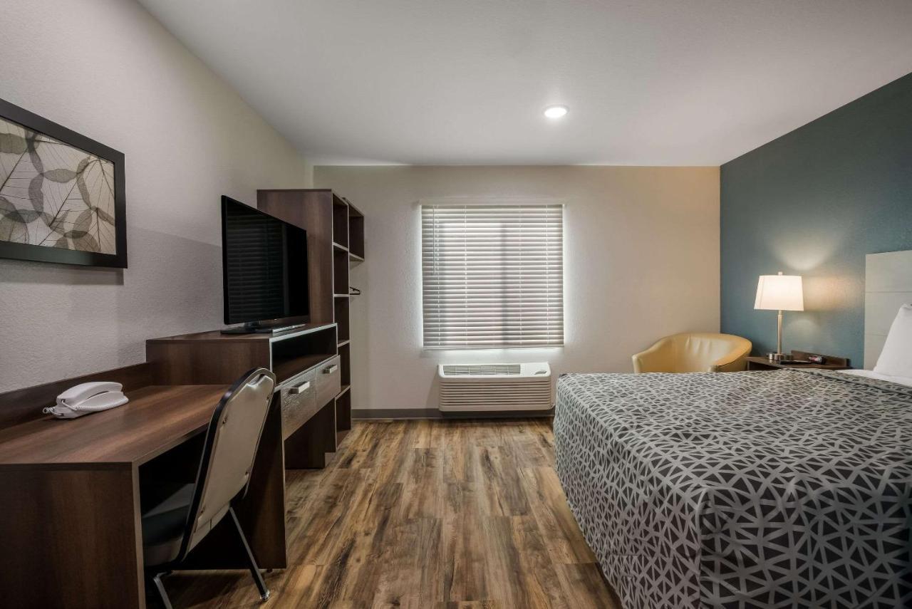 King Suite with Tub - Disability Access/Non Smoking