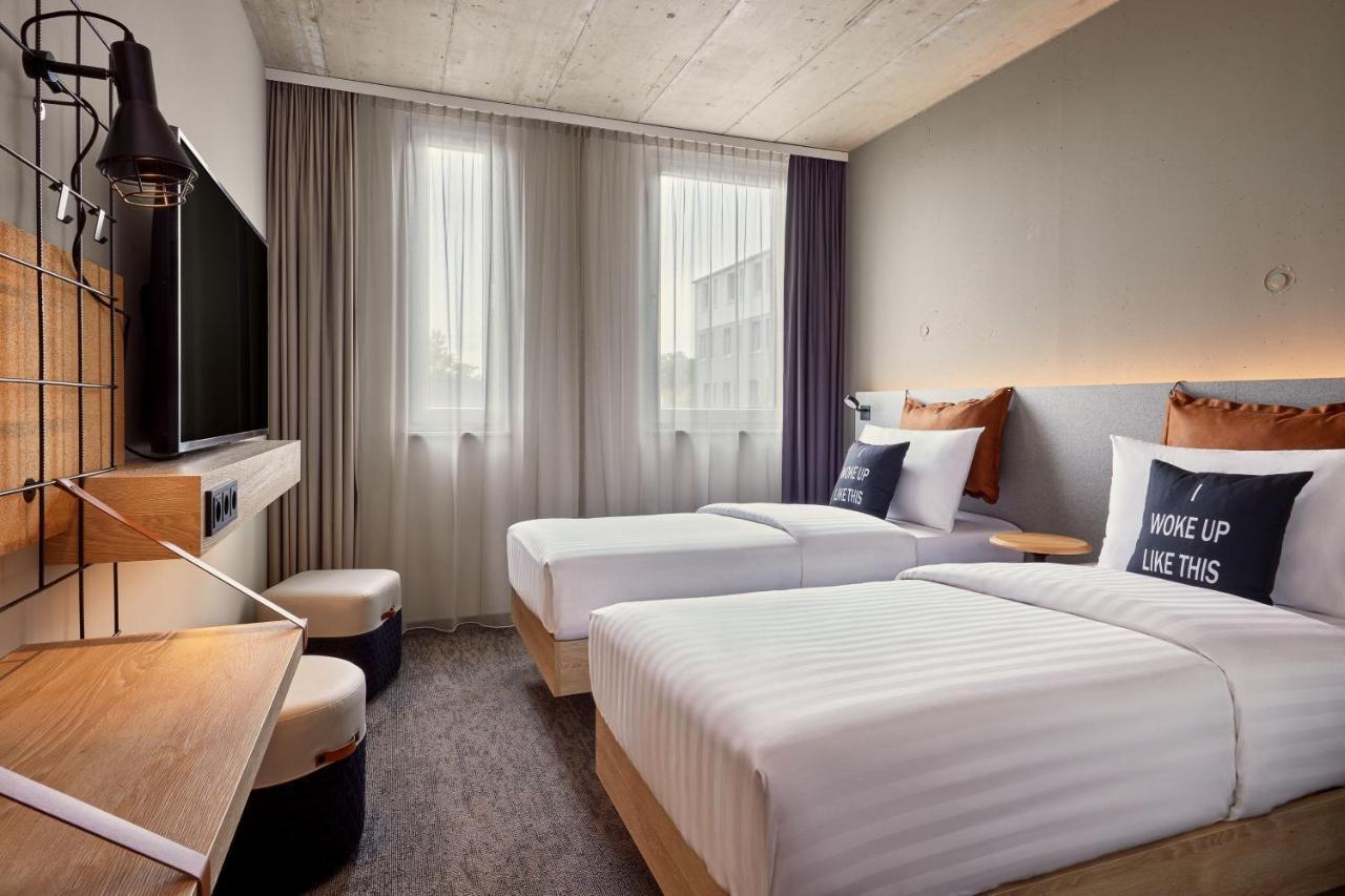Moxy Twin Room