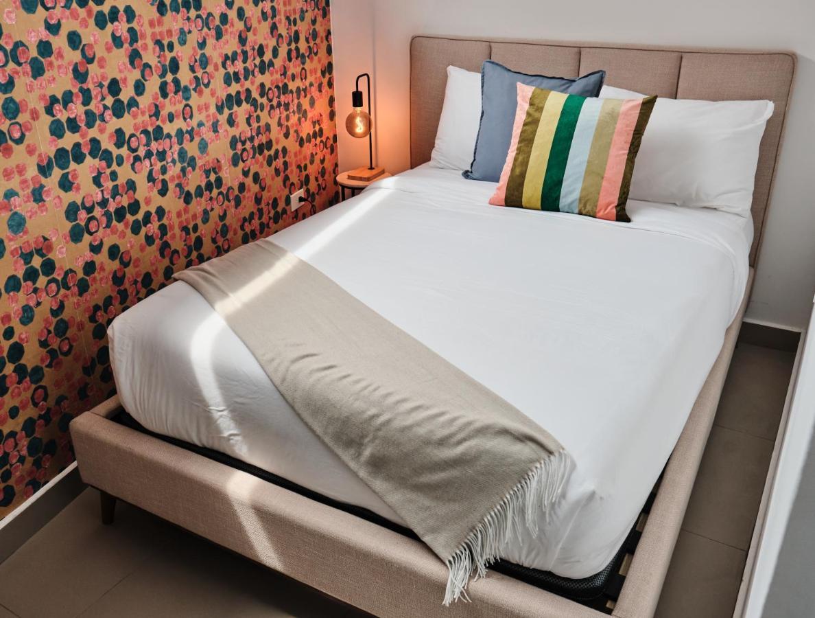 Double Room,1469351795:JPEG