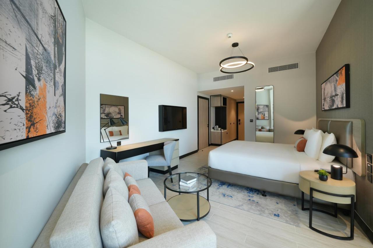 Spacious Room – King Bed