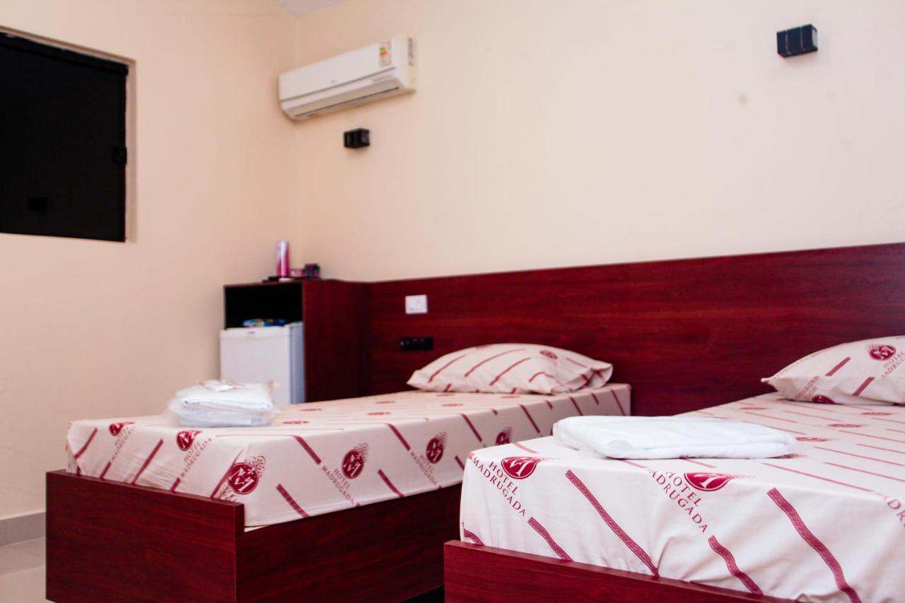 Quarto com 2 Camas de Solteiro