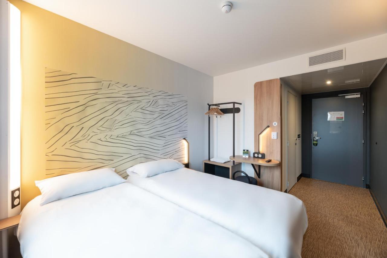 Twin Room,1679695043:JPEG