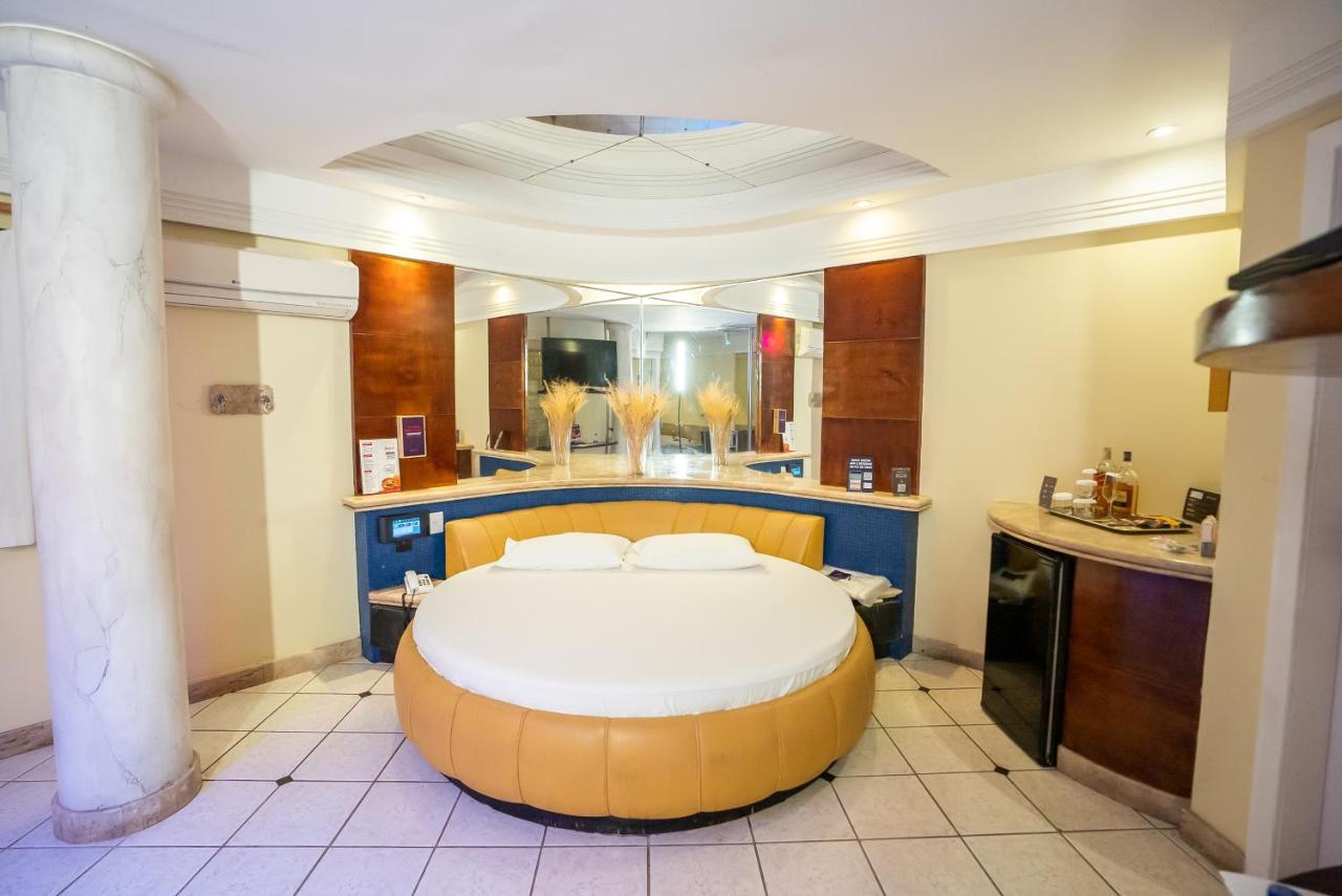 Deluxe Suite Spa Bath