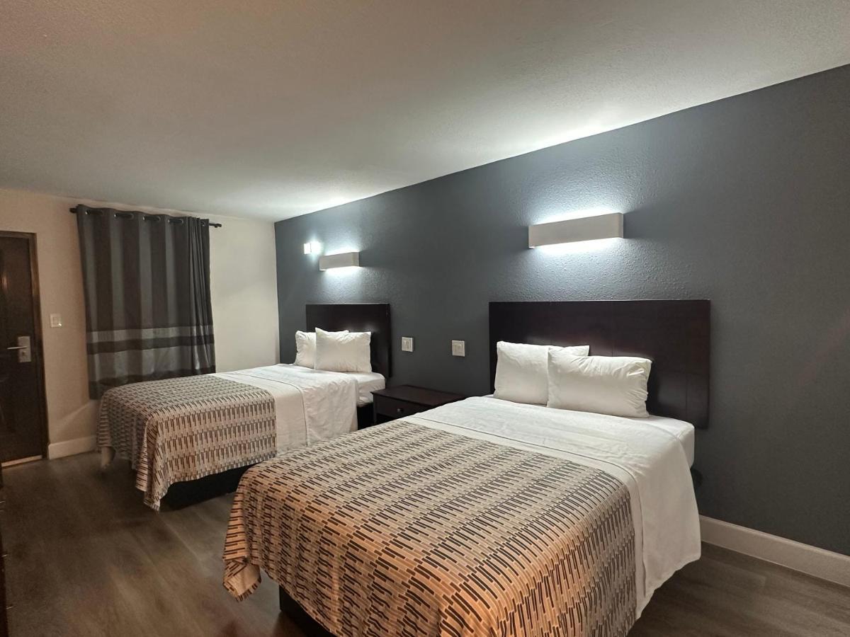 Deluxe Two Double Room  Non Smoking