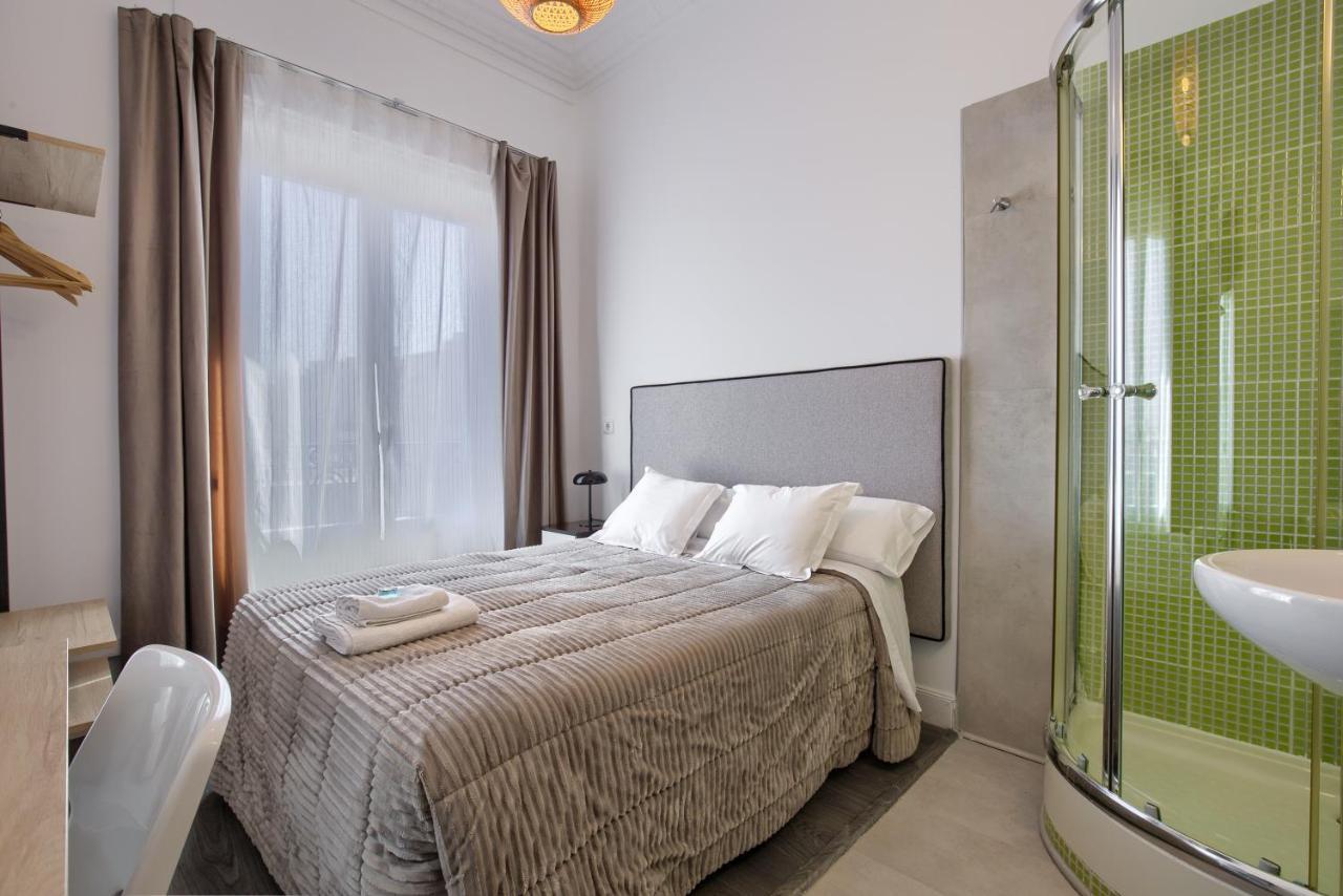Single Room with Shared Toilet