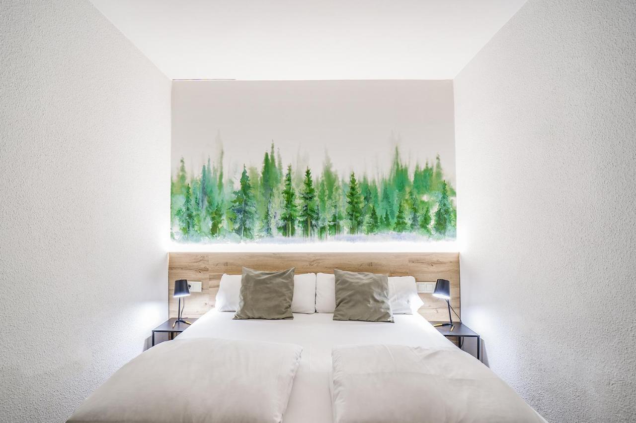 Habitación con cama extragrande.