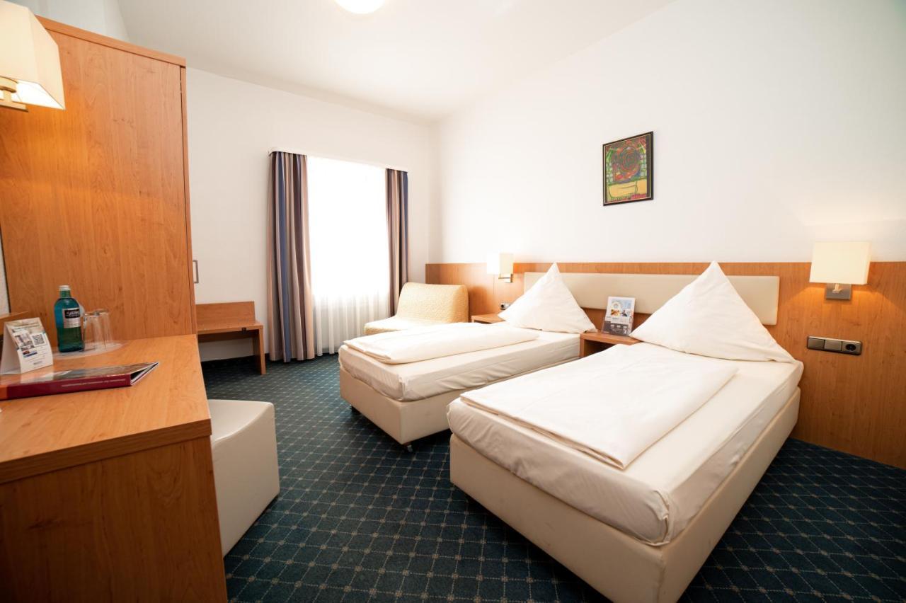 Double or Twin Room Private Bathroom
