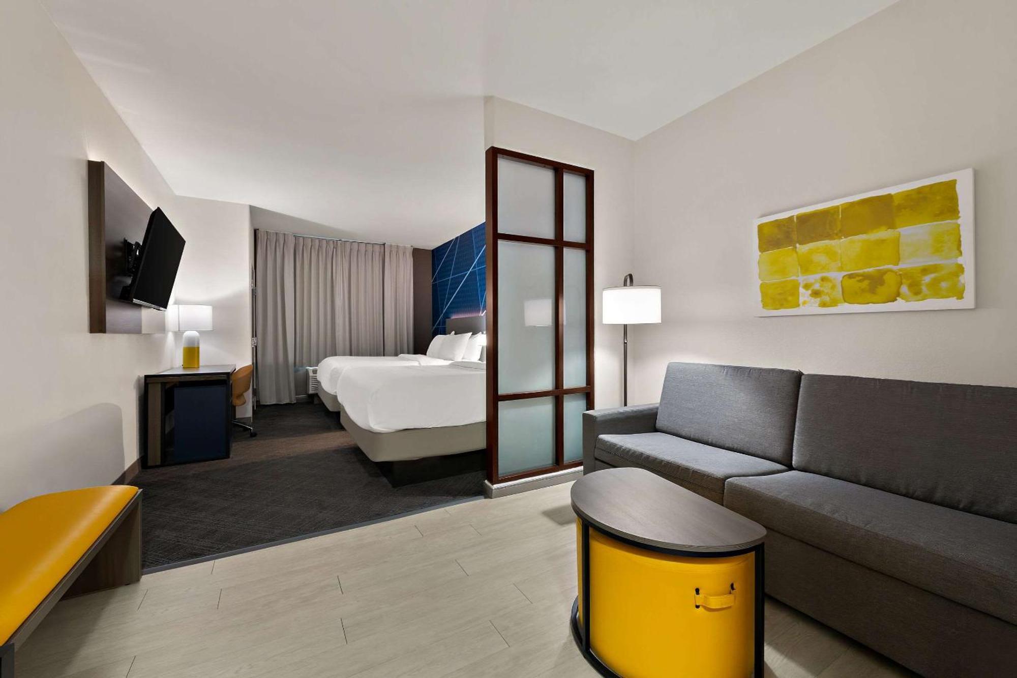 Queen Suite with Two Queen Beds - Non-Smoking