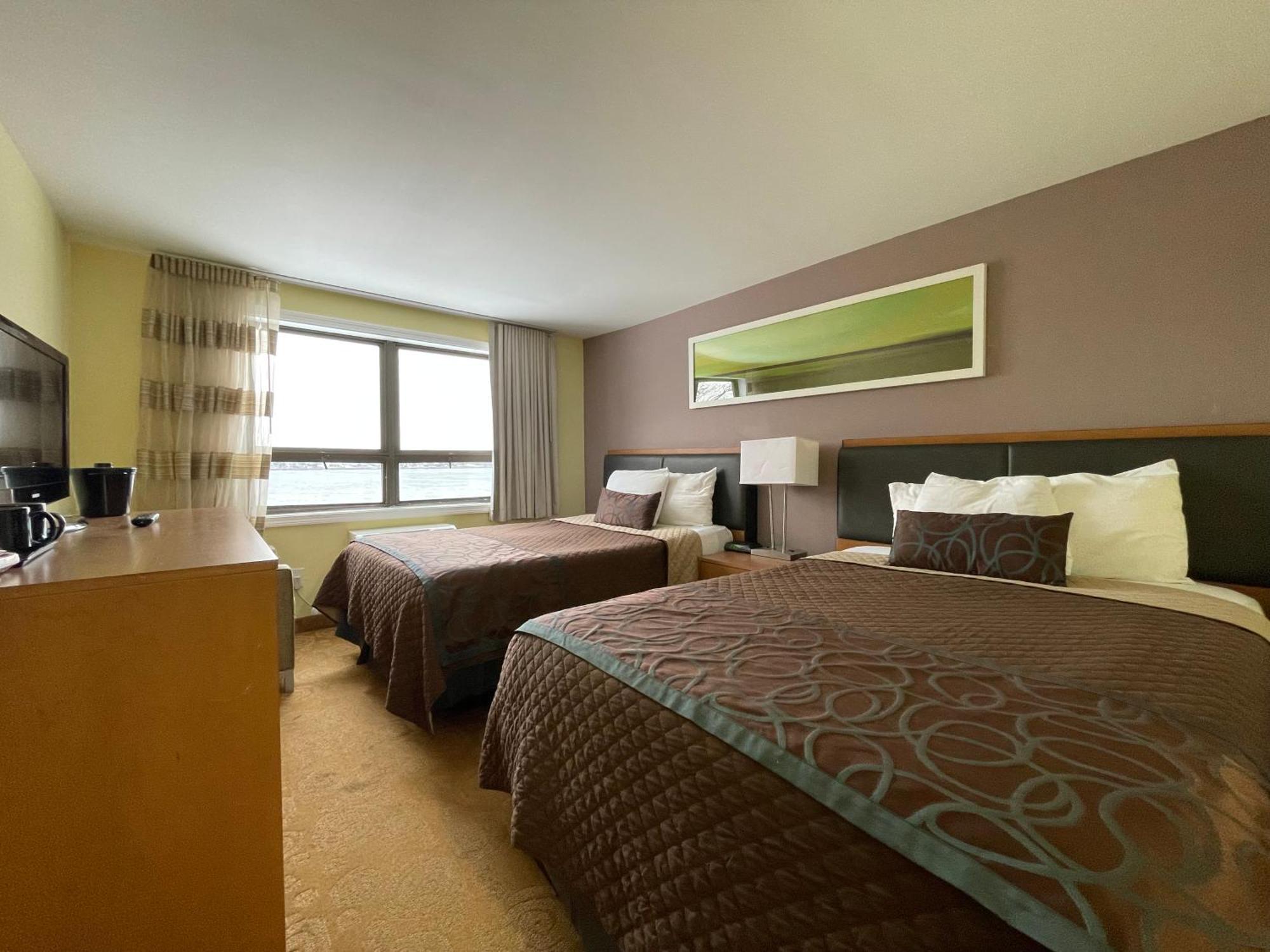 Double Room with Two Double Beds with Lake View
