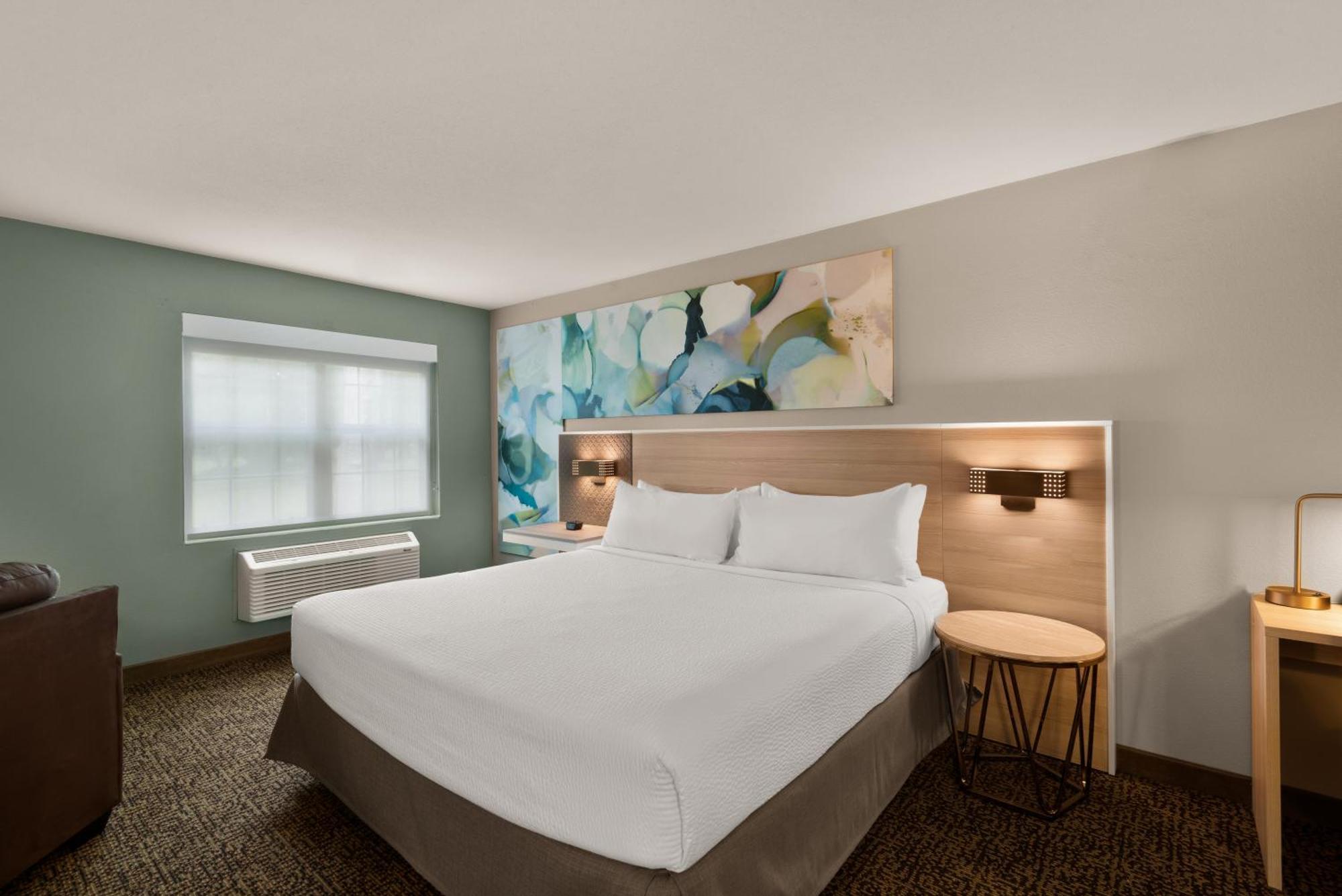 King Suite with Mobility Access and Bathtub with Grab Bars, Non-Smoking
