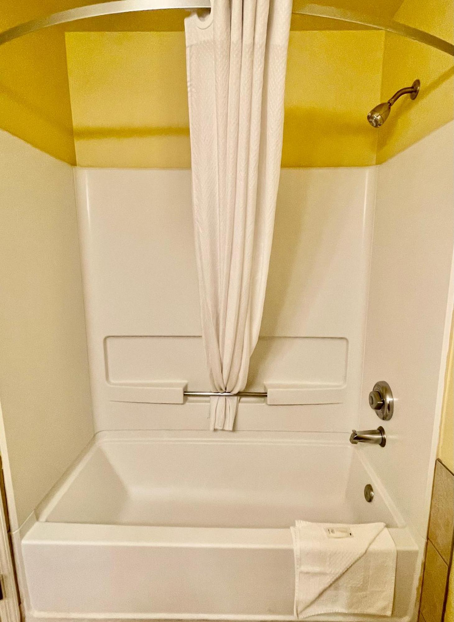 Efficiency Double Room Two Double Beds Accessible or Non-Smoking,1498910377:JPEG