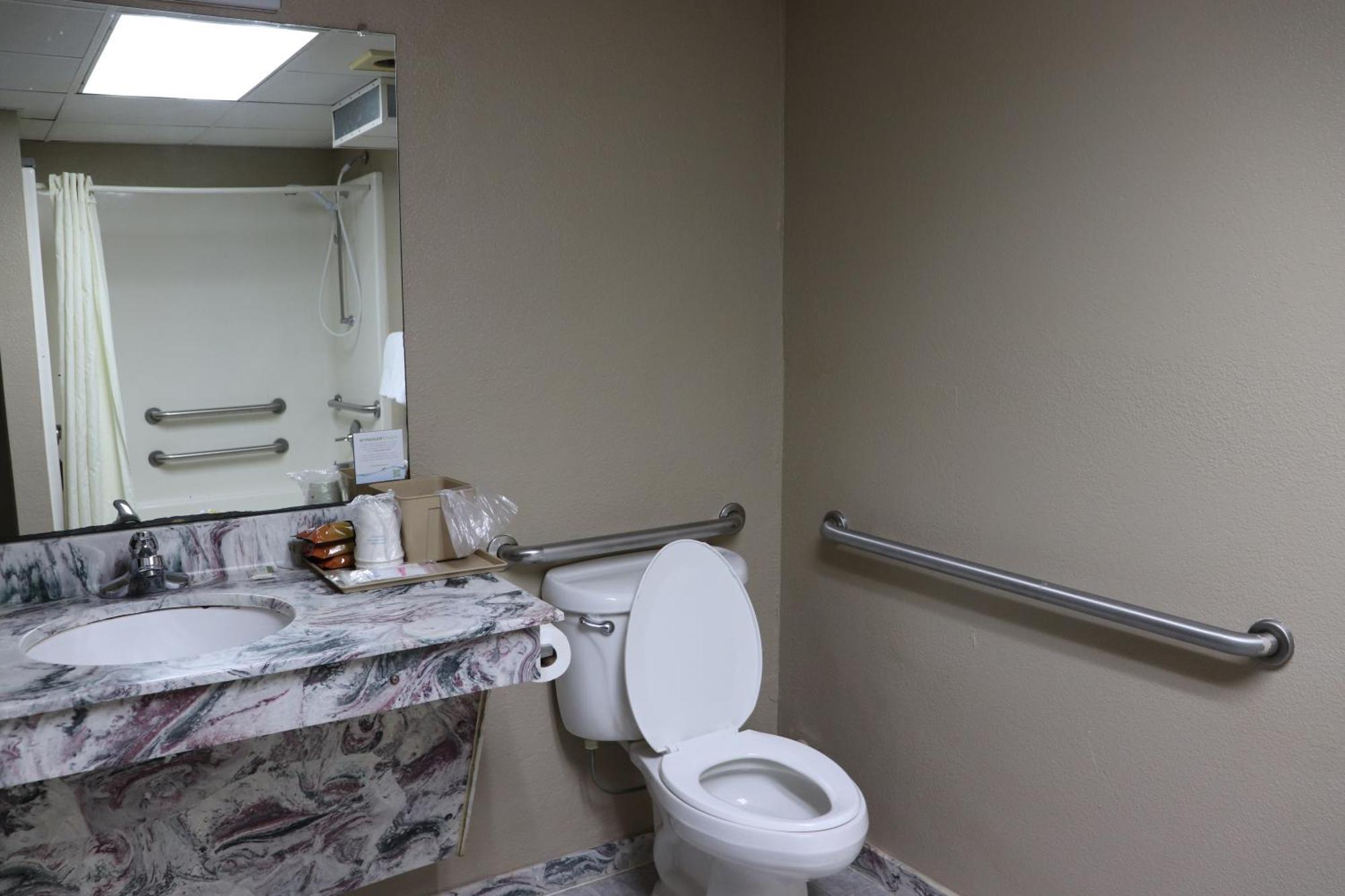 King Room - Disability Access - Non-Smoking