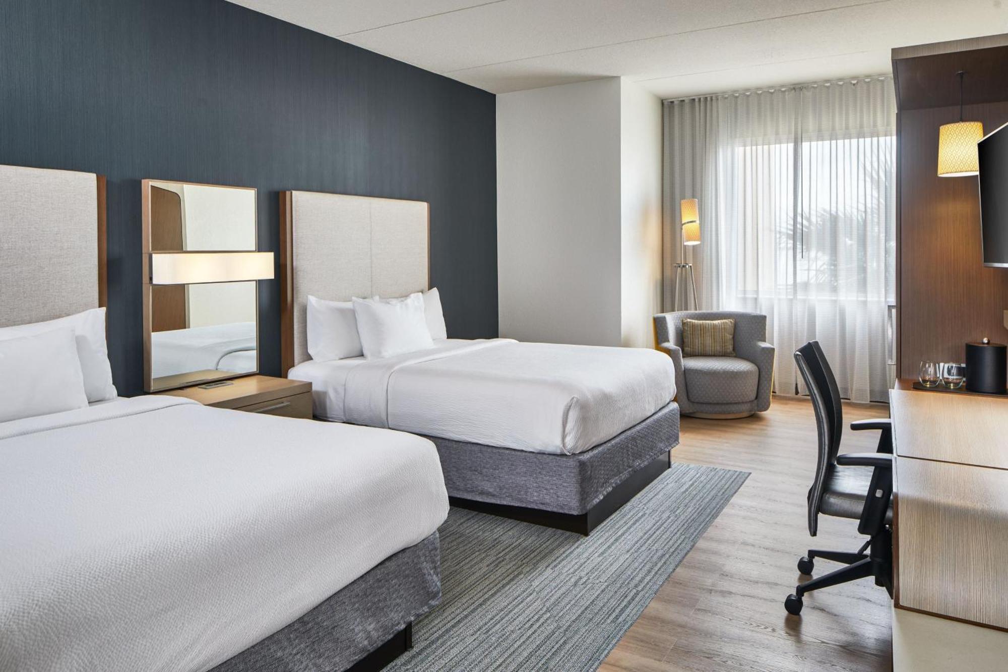 Queen Room with Two Queen Beds and Bathtub - Mobility Access