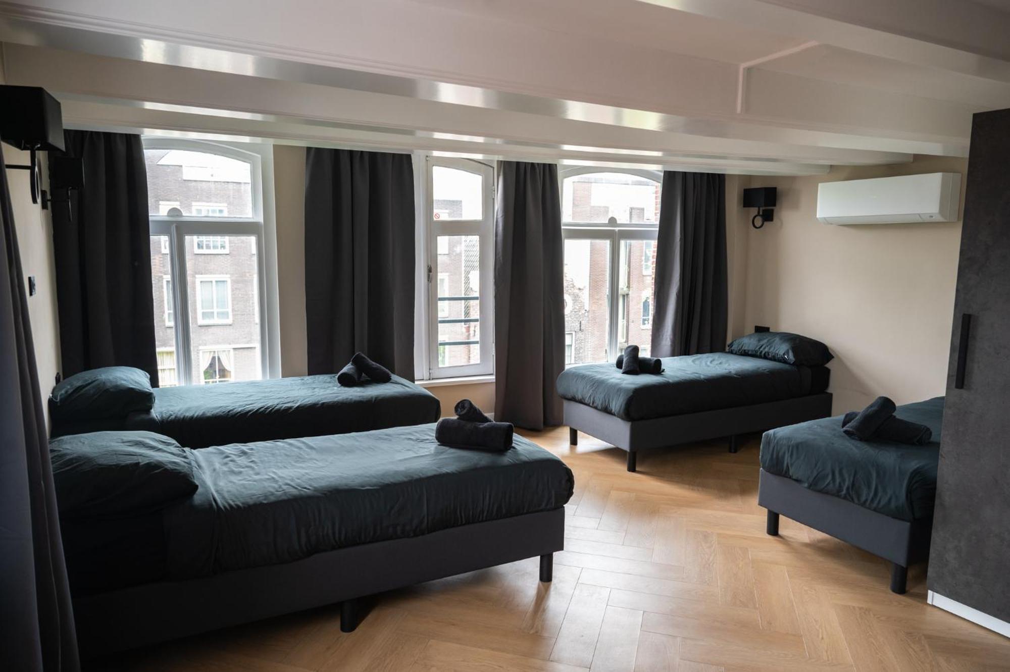 Standard Room 6 Guests