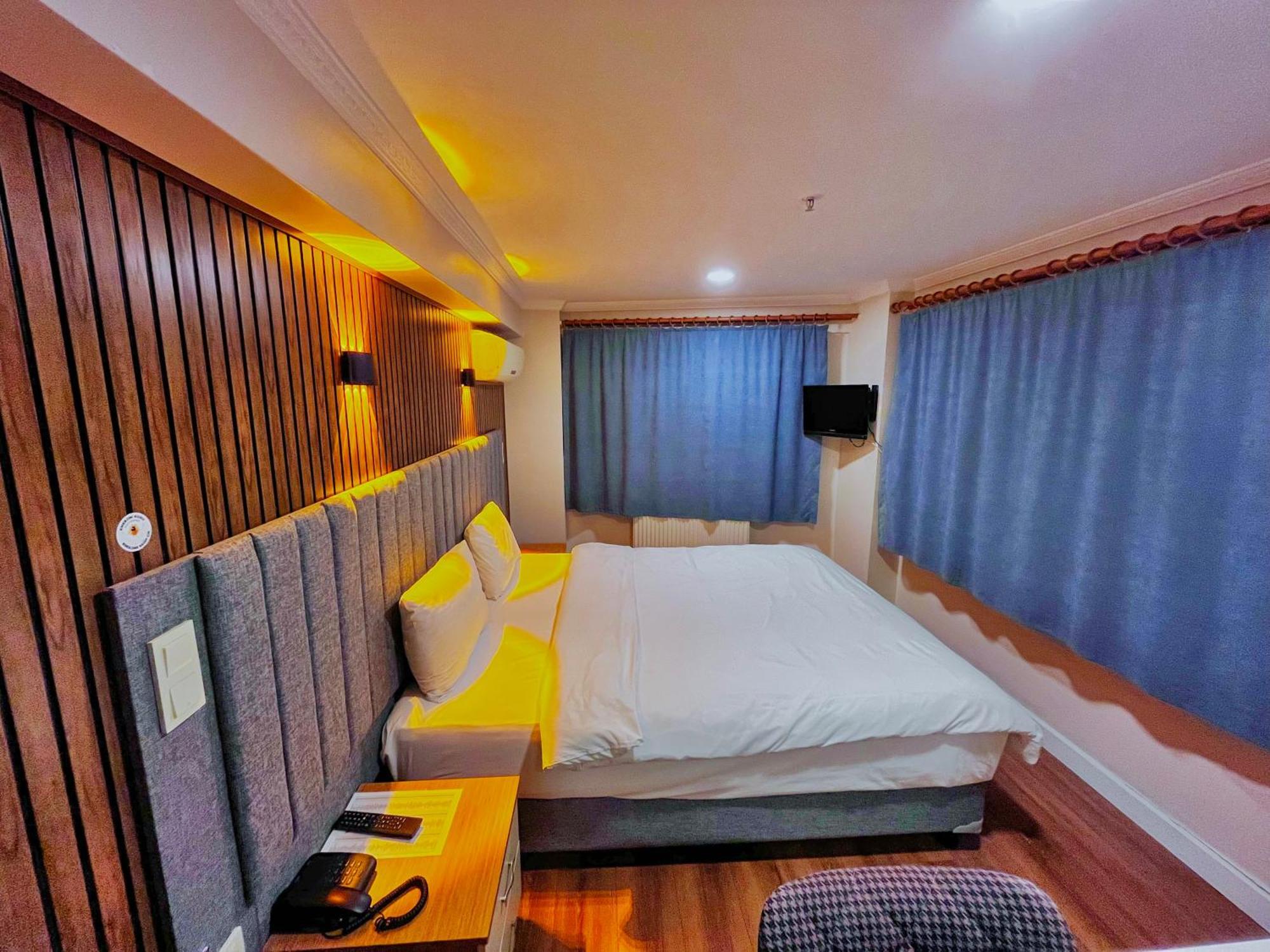 Standard Queen Room