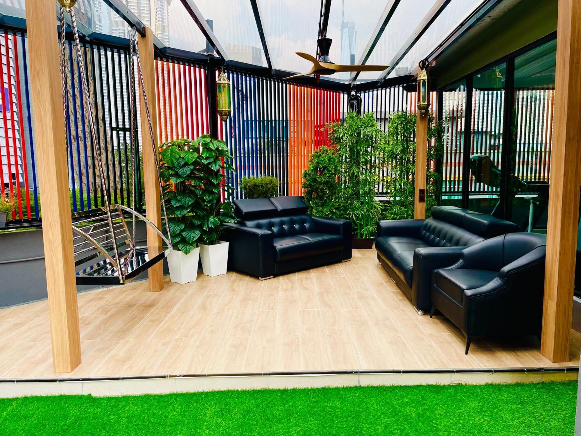 Deluxe Queen Room Hassle Check or Wifi or Hourly Sanitization of Common Area or Gym & Rooftop Sky Garden Access