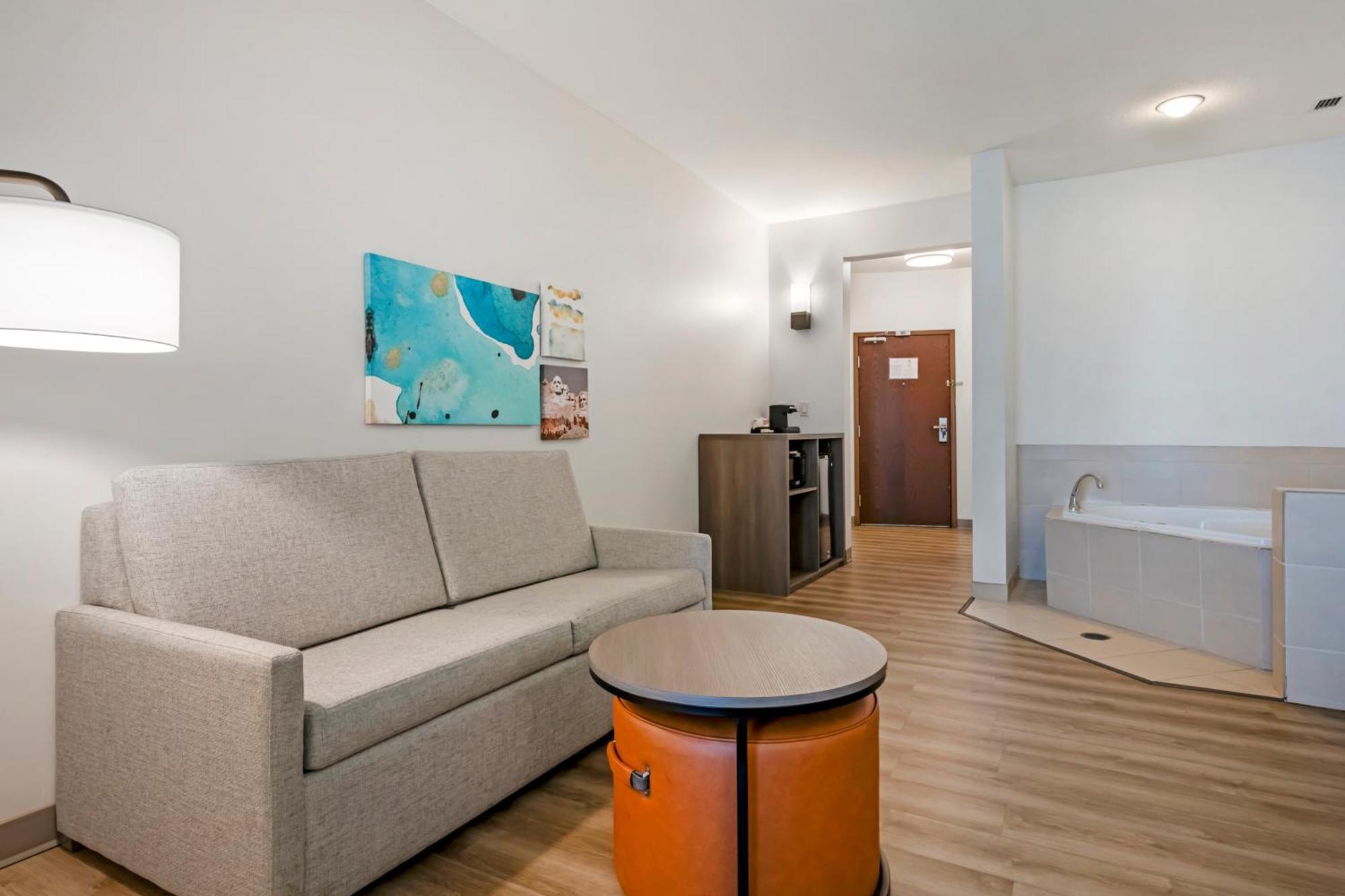 King Suite with Whirlpool Bath Tub - Non-Smoking