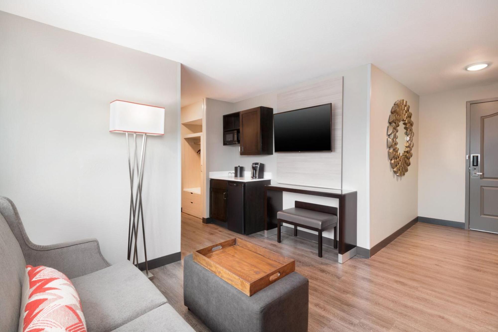 Corner Queen Suite with Sofa Bed