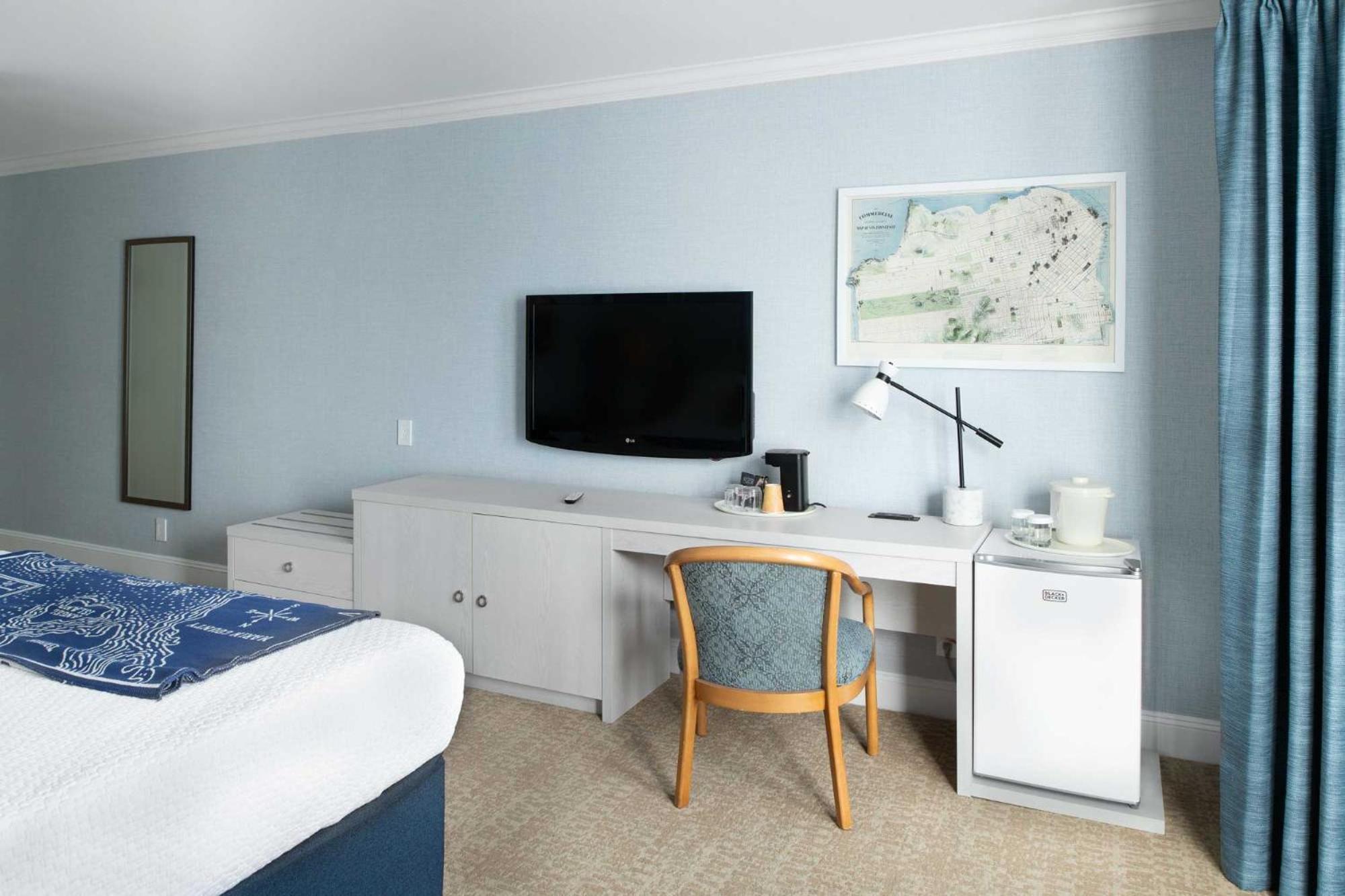 One King Bed Room