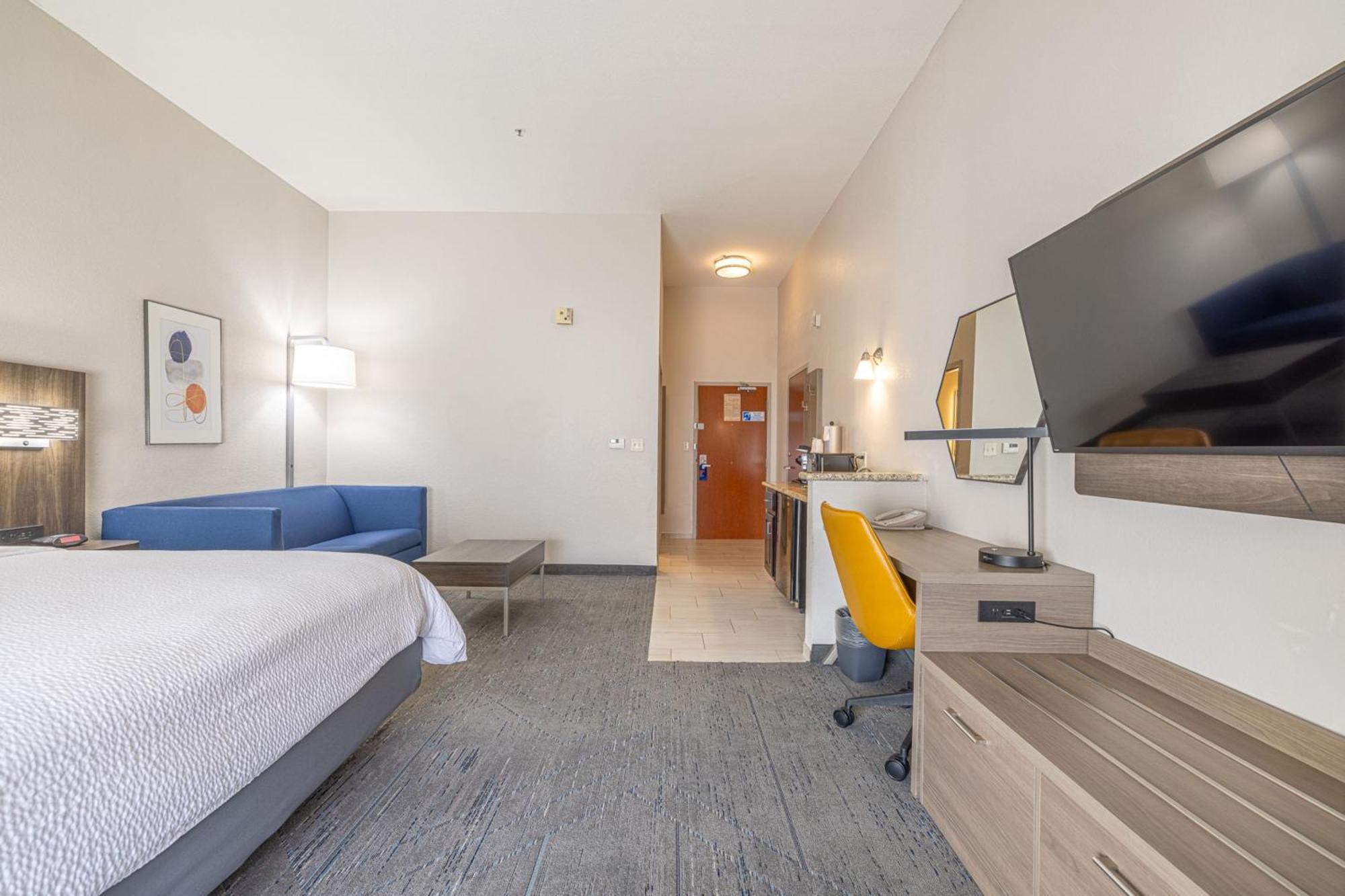 One-Bedroom Suite with Sofa Bed