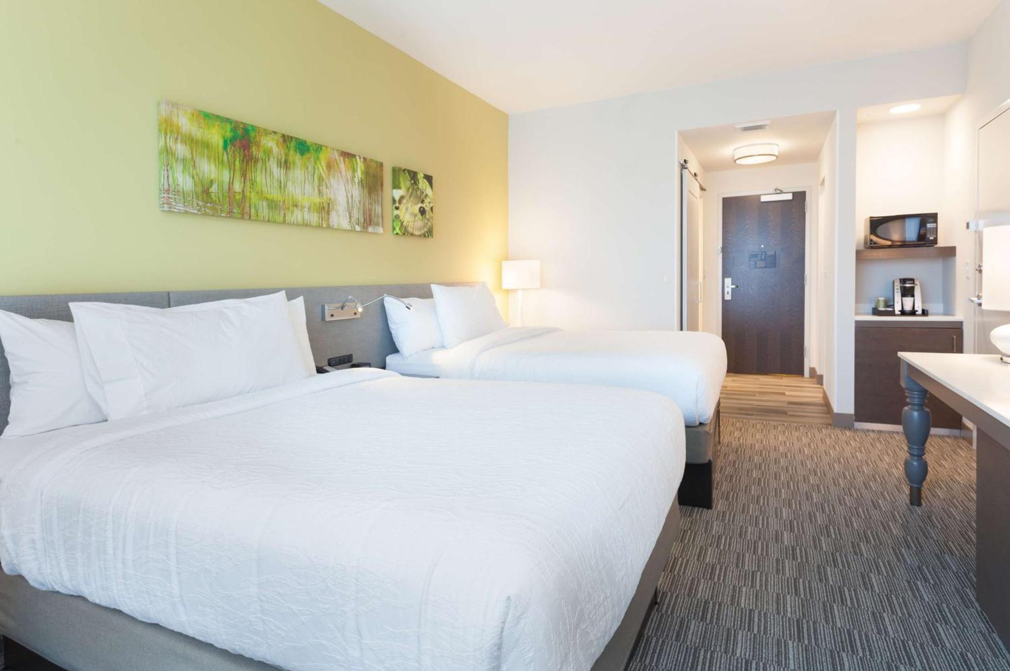 Queen Room with Two Queen Beds with Pool View